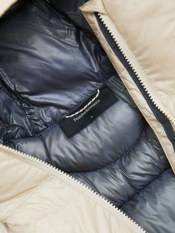 Kurtka Peak Performance damska W Helium Diamond Fuse Down Hood Sand Fog