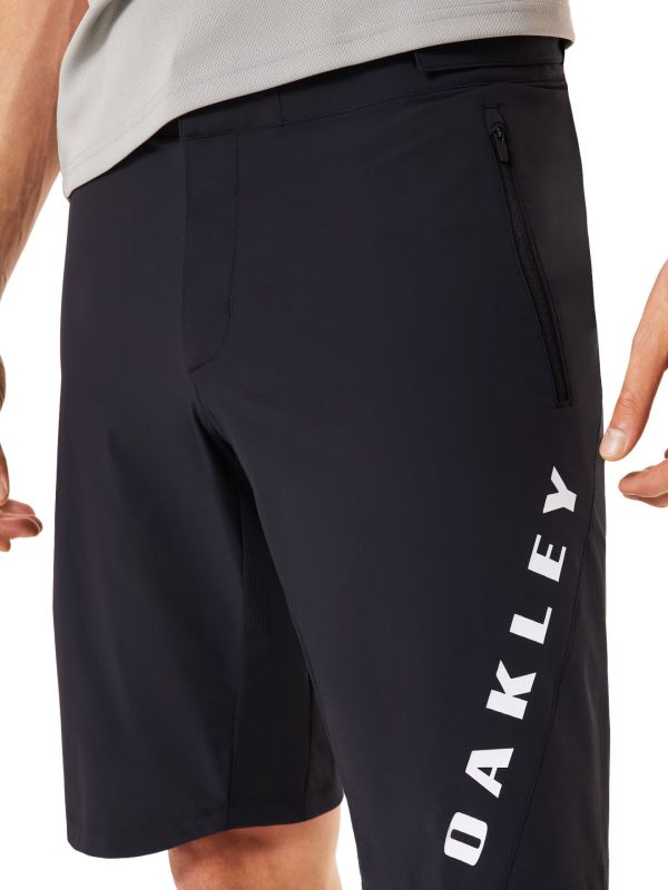 Spodenki rowerowe Oakley Free Ride Short Blackout