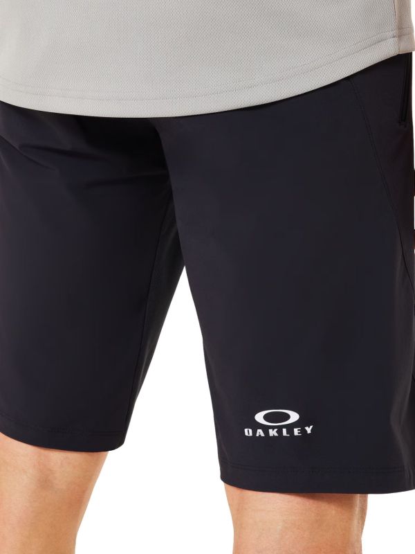 Spodenki rowerowe Oakley Free Ride Short Blackout