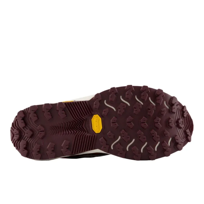 Buty biegowe damskie New Balance FuelCell Rebel Trail podium red/neo flame